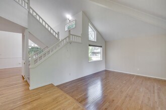 22900 NE 12th Pl in Sammamish, WA - Building Photo - Building Photo