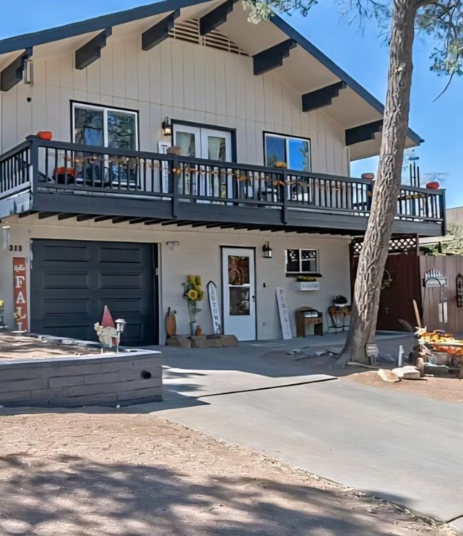 property at 313 E Pinnacle Cir