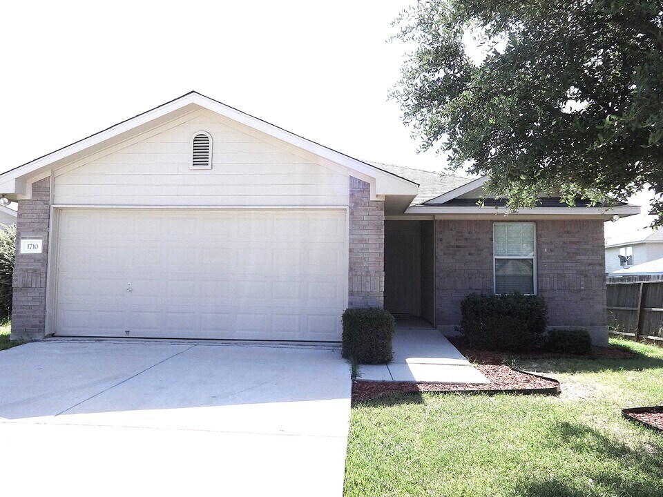 1710 Shieldhall in San Antonio, TX - Building Photo