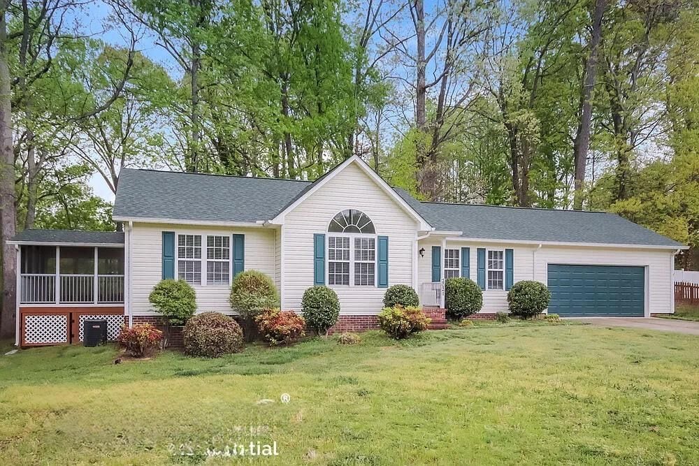 2021 Brantley Creek Dr in Kannapolis, NC - Foto de edificio