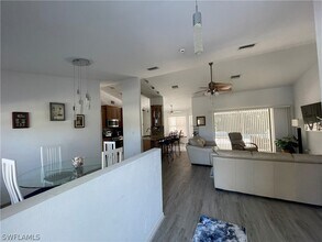130 SE 44th St in Cape Coral, FL - Foto de edificio - Building Photo