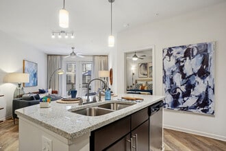 1100 South in Charlotte, NC - Foto de edificio - Building Photo