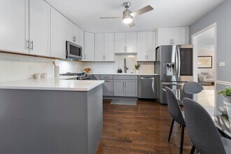 2011 Brentwood Rd in Northbrook, IL - Building Photo - Building Photo
