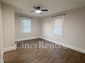 3121 Minot Ave, Unit 2 in Cincinnati, OH - Foto de edificio - Building Photo