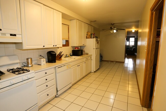 918 N Paulina St, Unit G01C in Chicago, IL - Foto de edificio - Building Photo