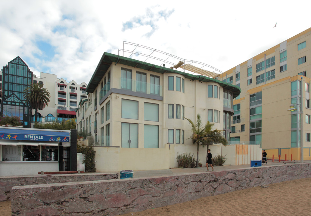 Marine Terrace Apartments in Santa Monica, CA - Foto de edificio