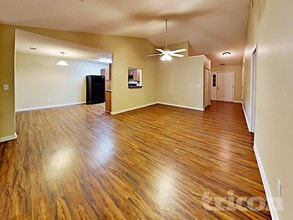 162 Cogburn Rd in Columbia, SC - Foto de edificio - Building Photo