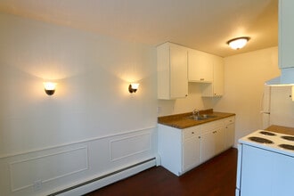Cedar Manor Apartments in Bloomington, MN - Foto de edificio - Building Photo