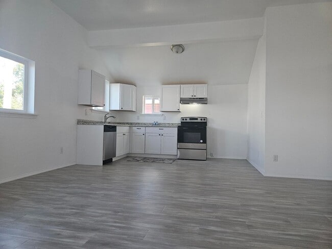 703 Duryea St in Raymond, WA - Building Photo - Building Photo