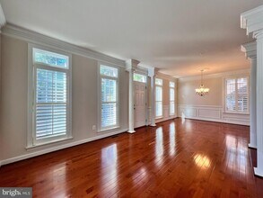 376 Parkview Ave, Unit 10-1035 in Gaithersburg, MD - Building Photo - Building Photo