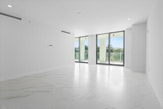 495 E Royal Palm Rd, Unit 402 in Boca Raton, FL - Building Photo - Building Photo