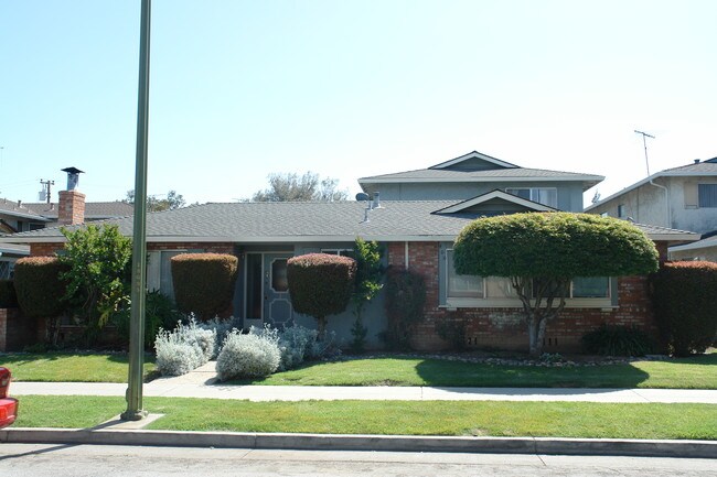 400 Greendale Way in San Jose, CA - Foto de edificio - Building Photo