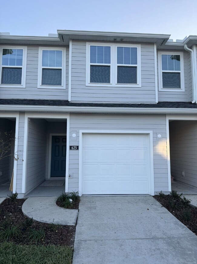 property at 625 Holly Lks Dr