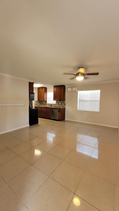 824 NE 7th St in Hallandale Beach, FL - Building Photo