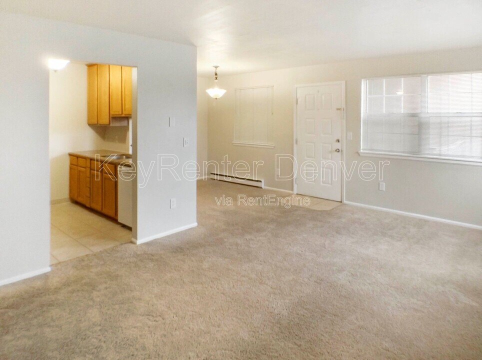 5873 S Prince St in Littleton, CO - Building Photo