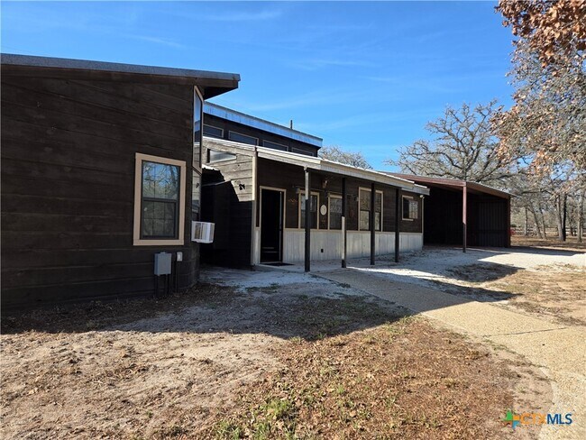 265 Sandy Oaks Dr in Seguin, TX - Building Photo - Building Photo
