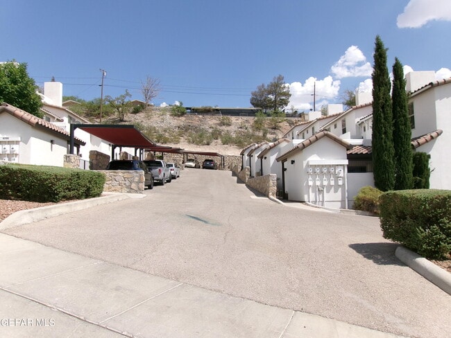 4200 Camelot Heights Dr in El Paso, TX - Building Photo - Building Photo