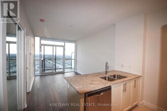 3975 Grand Park Dr in Mississauga, ON - Building Photo - Building Photo