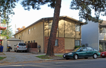 911 T St in Sacramento, CA - Foto de edificio - Building Photo