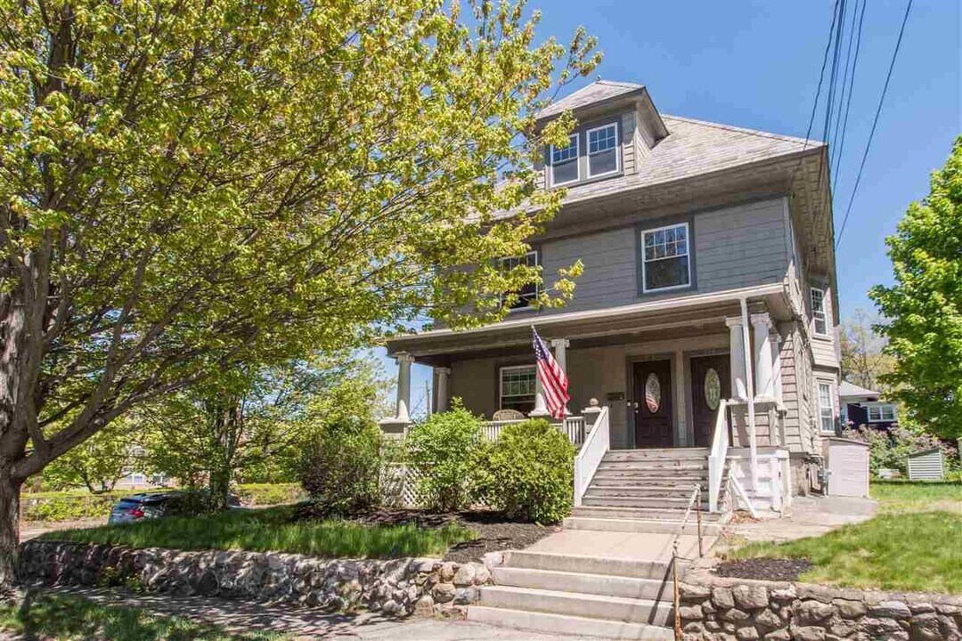 415 Highland St in Manchester, NH - Building Photo