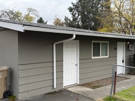 719 SW Bridge St in Grants Pass, OR - Building Photo