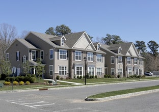 Woodhaven Commons in Old Bridge, NJ - Building Photo - Building Photo