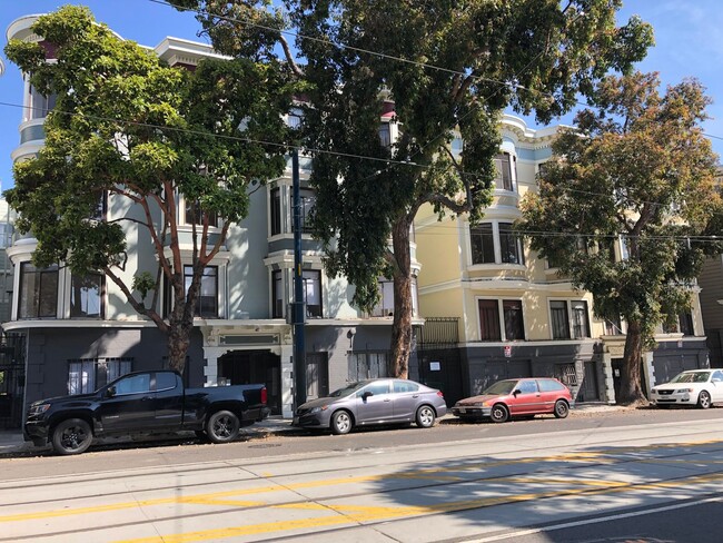 property at 450 Duboce Ave