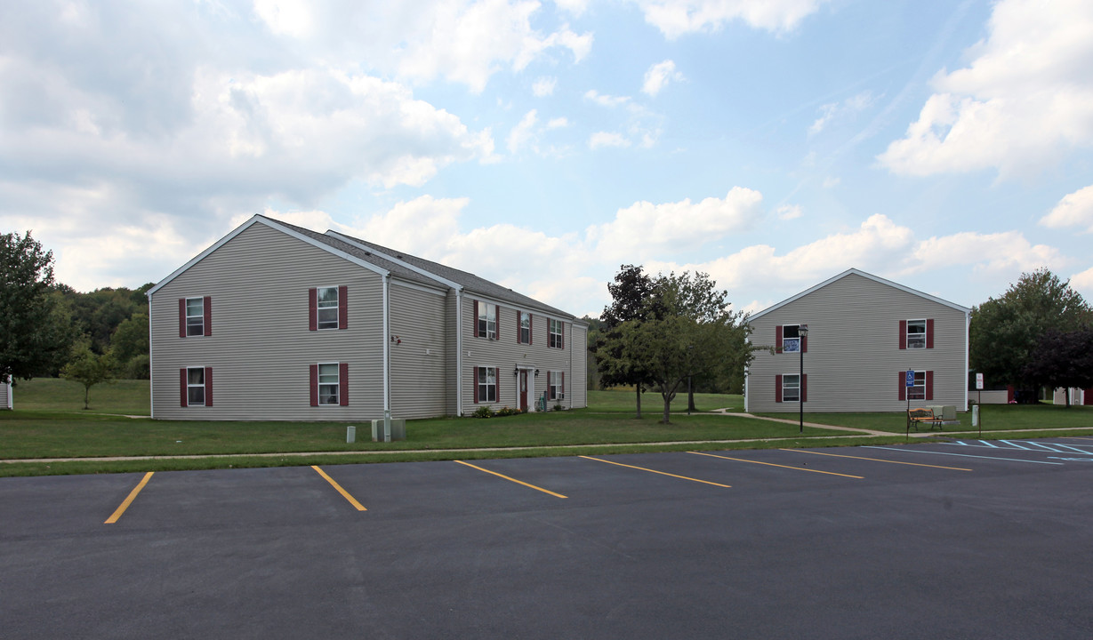 Holland Meadows Apartments in Holland, NY - Building Photo