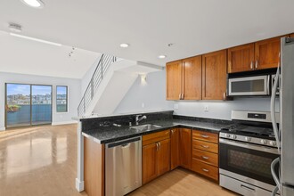 588 S Van Ness Ave, Unit 8 in San Francisco, CA - Building Photo - Building Photo