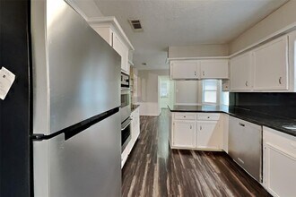 15114 Stillcreek Dr in Houston, TX - Building Photo - Building Photo