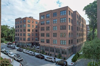 15 Parkview in Bronxville, NY - Foto de edificio - Building Photo
