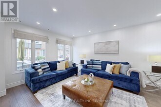 151 Townsgate Dr in Vaughan, ON - Building Photo - Building Photo