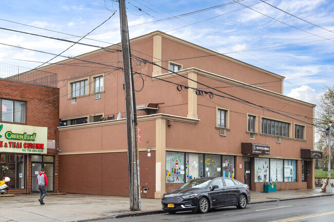 7252 Metropolitan Ave in Middle Village, NY - Building Photo - Building Photo