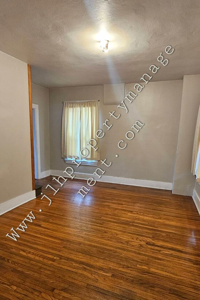 618 W Clark St in Freeport, IL - Building Photo - Building Photo