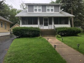 249 E Park Blvd, Unit First Floor in Villa Park, IL - Building Photo