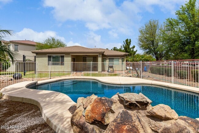 property at 19043 E Kingbird Dr