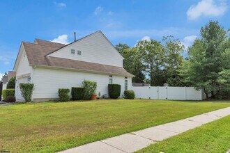 120 Trotter Road in Egg Harbor Township, NJ - Foto de edificio - Building Photo