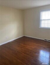 27 Manila Ave in Woodbridge, CT - Building Photo - Building Photo