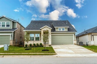 579 Avre Lp in Kyle, TX - Building Photo - Building Photo