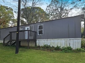 412 McElhaney Rd in Travelers Rest, SC - Building Photo