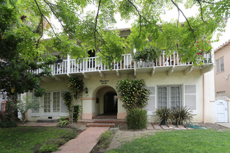 140 S Camden Dr in Beverly Hills, CA - Building Photo - Building Photo