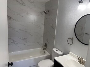 5524 Lochmoor in San Antonio, TX - Building Photo - Building Photo