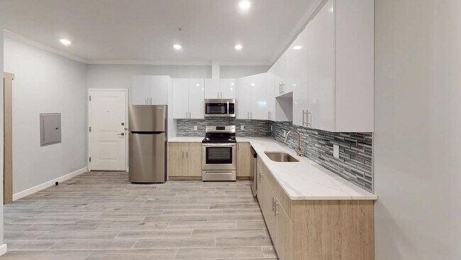 340 West Side Ave-Unit -510 in Jersey City, NJ - Building Photo - Building Photo