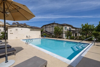 WINDSOR MANOR I in San Marcos, CA - Building Photo - Building Photo