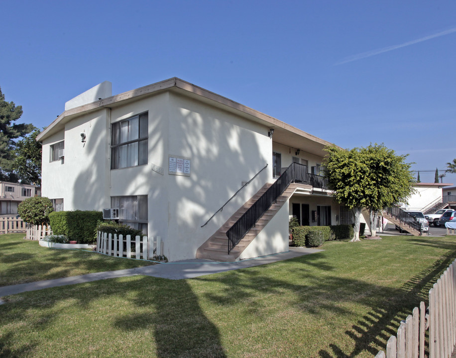 12552 Kensington Ln in Garden Grove, CA - Building Photo