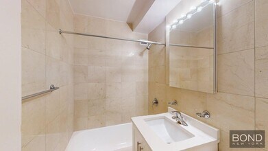 435 E 79th St in New York, NY - Foto de edificio - Building Photo