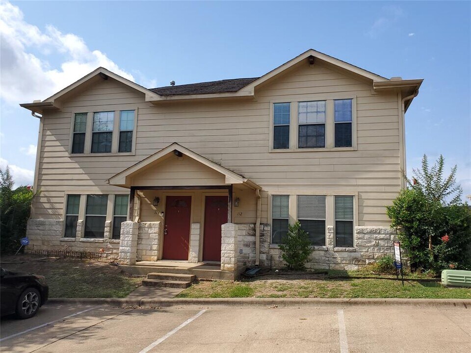 112 Sendero Dr in Huntsville, TX - Building Photo