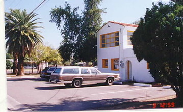 Earll Apartments in Phoenix, AZ - Building Photo - Building Photo