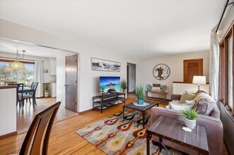 8213 Quinn Rd in Bloomington, MN - Building Photo - Building Photo