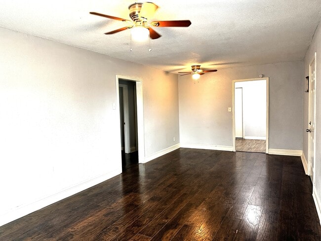 1705 Whiting Dr in Corpus Christi, TX - Foto de edificio - Building Photo